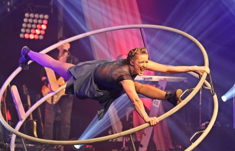 akrobatin-zirkusshow-ffm